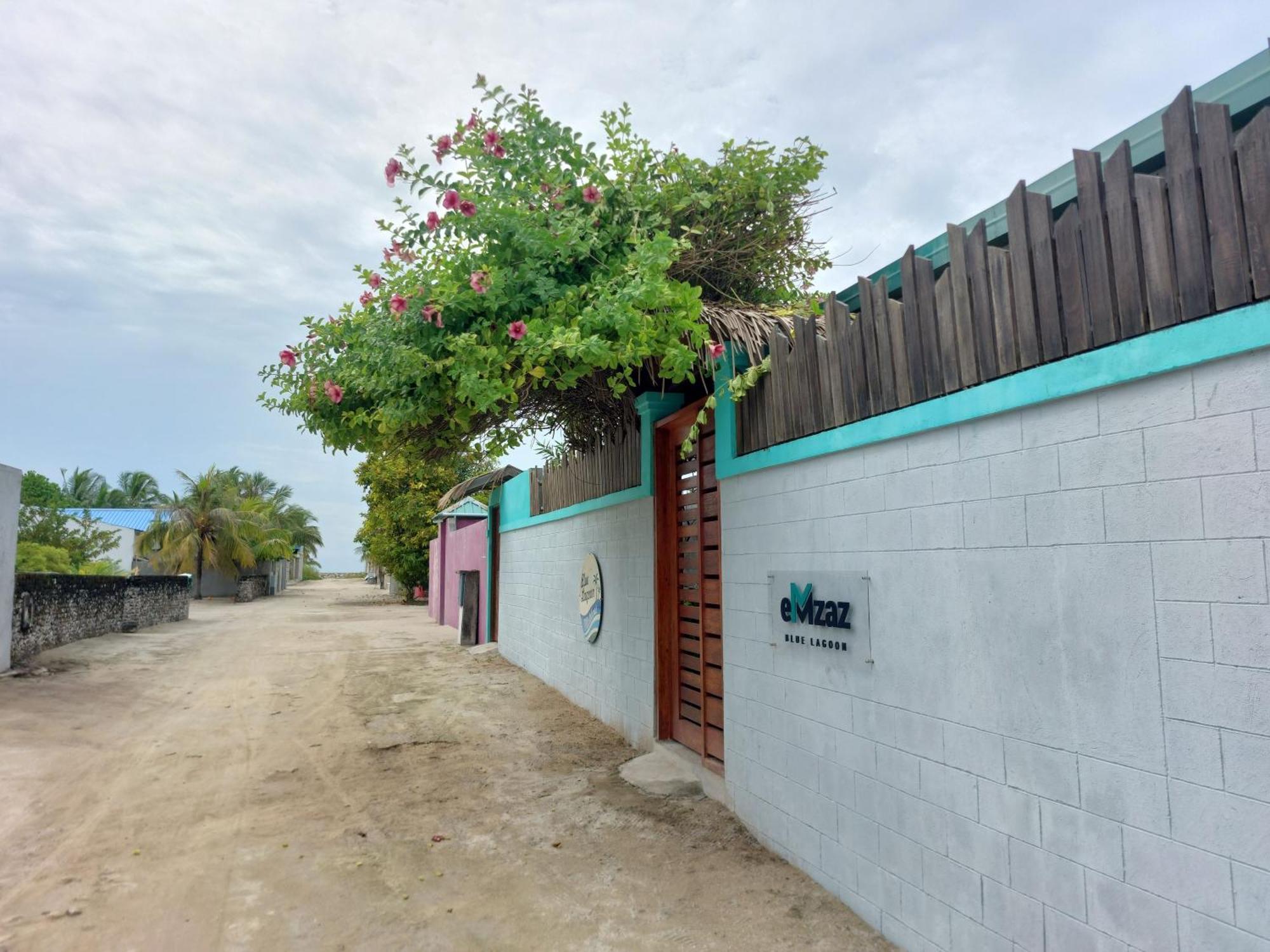 Emzaz Blue Lagoon Ugoofaaru Exterior photo